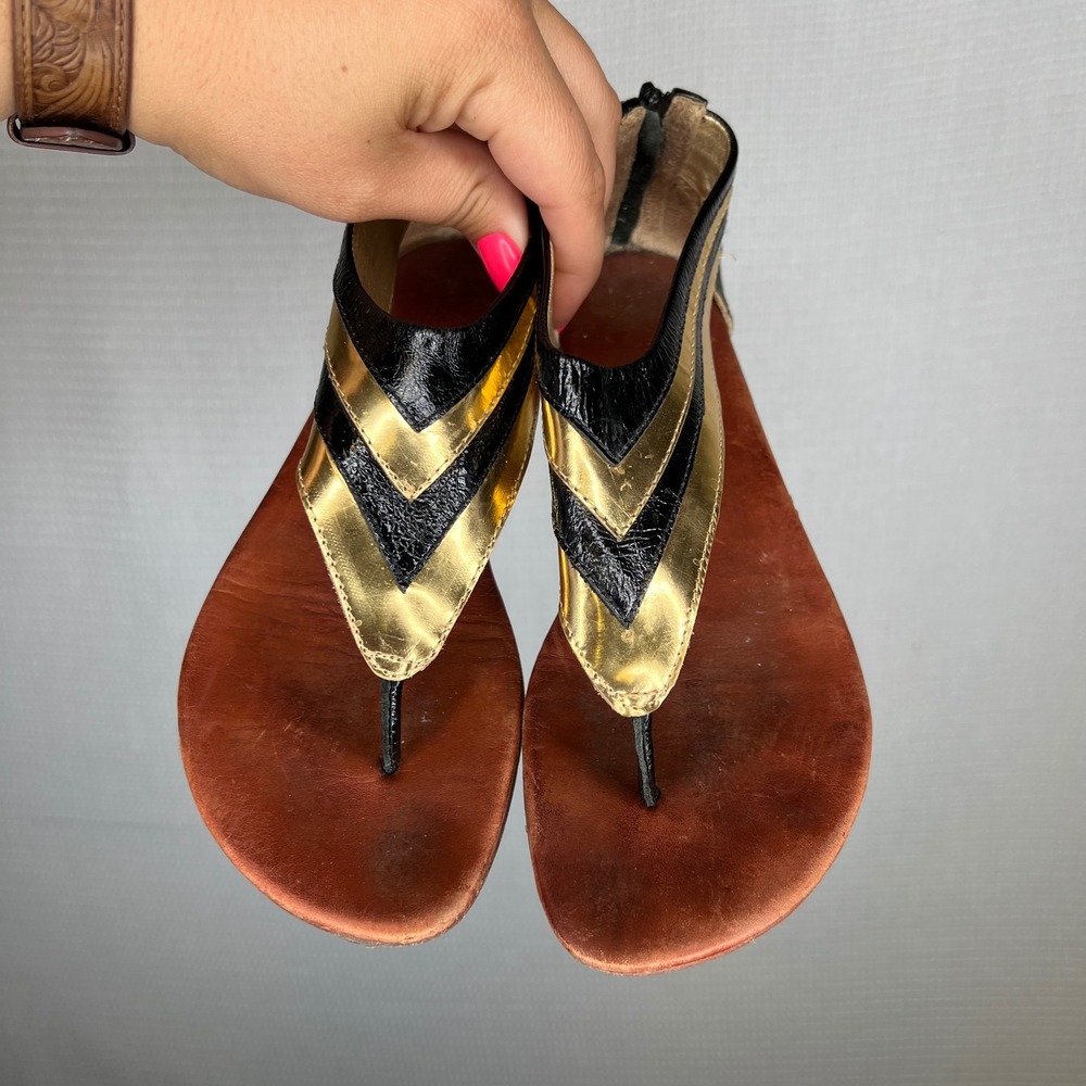 Matt Bernson Gold Black Thong Sandals Women Leather Open Toe Zipper Back Casual